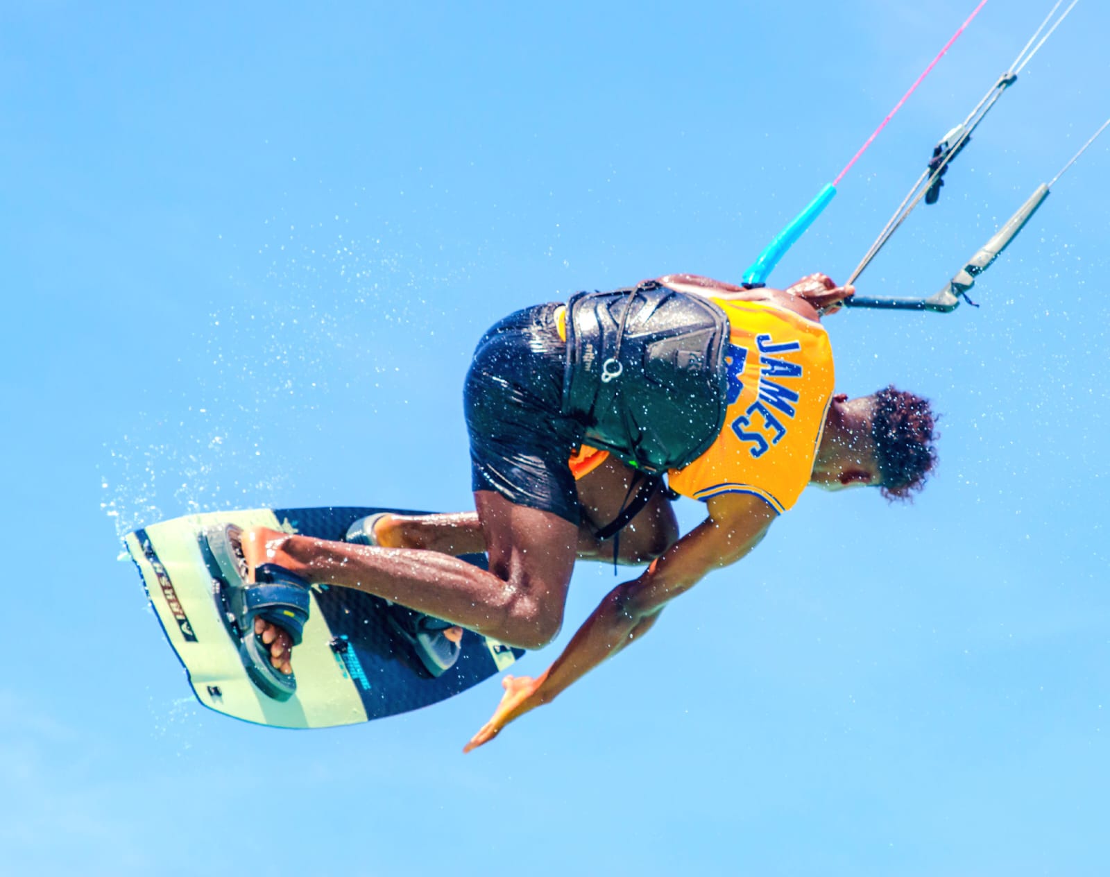 Comparaison kitesurf et wingfoil